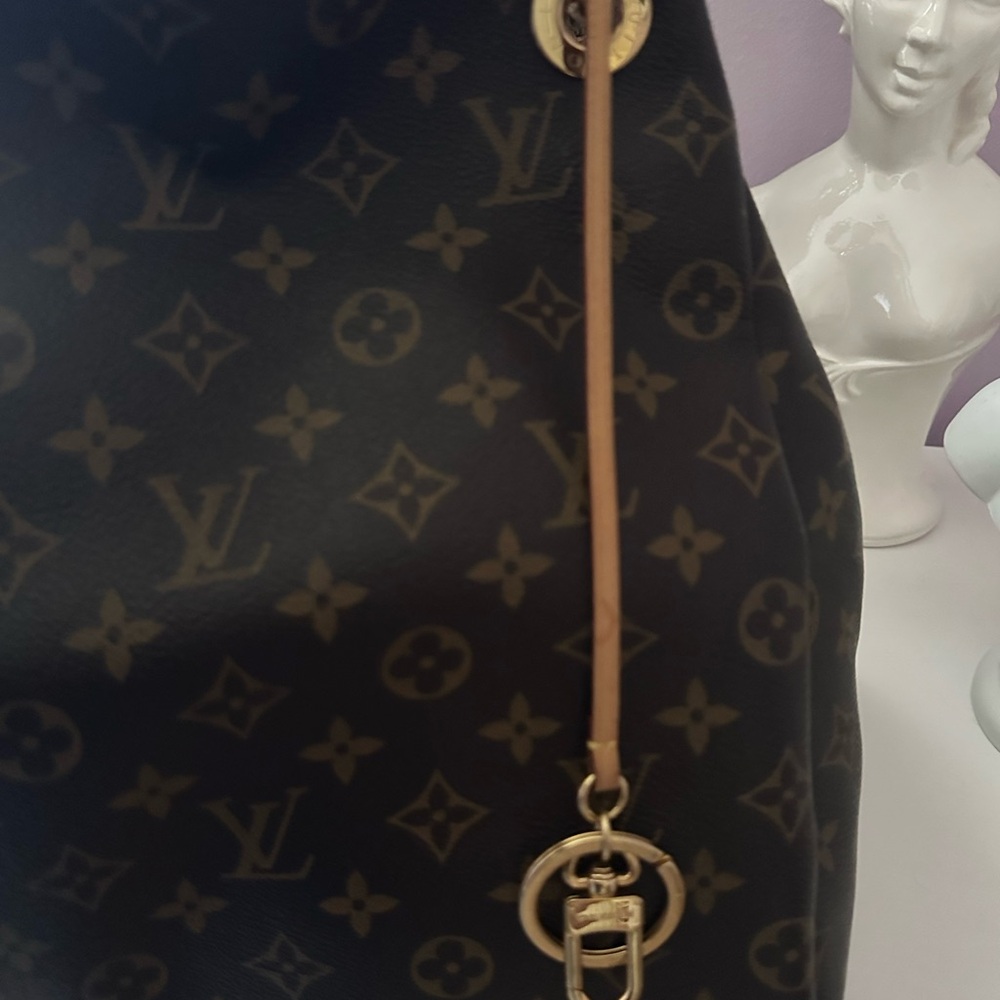 Louis Vuitton Artsy Black and Tan Shoulder Bag with Monogram - Picture 6 of 17